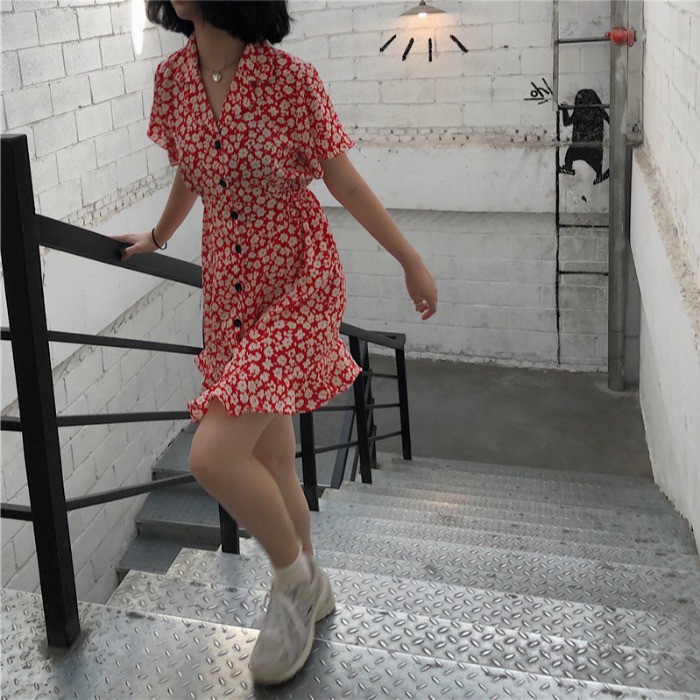 (HÀNG SẴN) Váy hoa nhí xòe ngắn đuôi cá cổ V dọc khuy style Retro cá tính Hong Kong | BigBuy360 - bigbuy360.vn