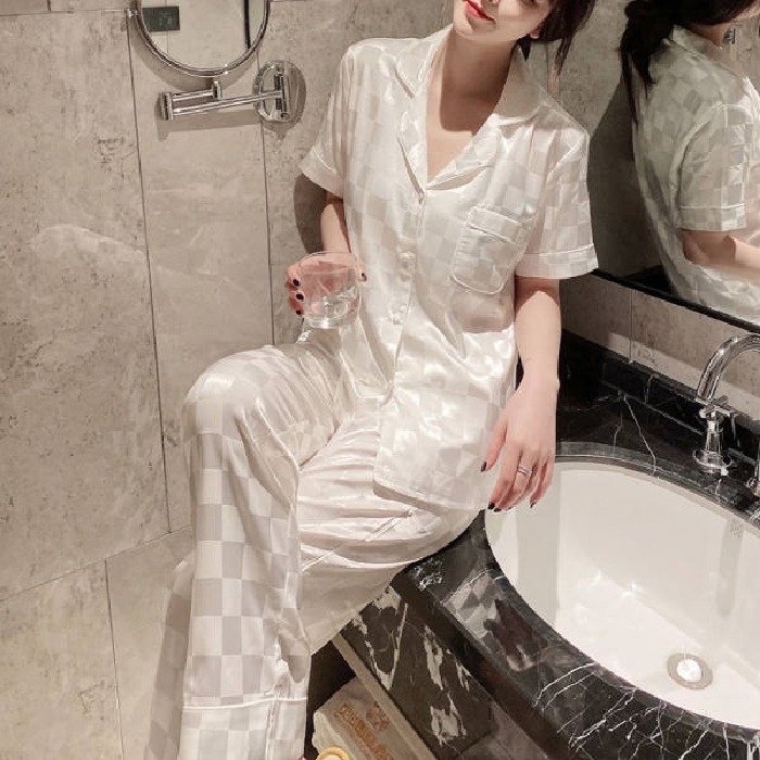 Bộ Đồ Ngủ Vải Lụa Satin Tay Ngắn / Dài Kẻ Sọc Caro Trắng Đen Size M-5XL Thời Trang Cao Cấp Cho Nữ