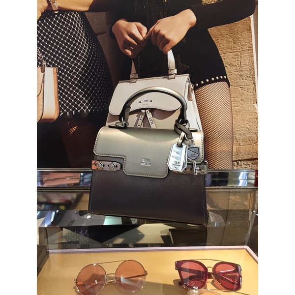 Túi lyn tay cầm loang màu