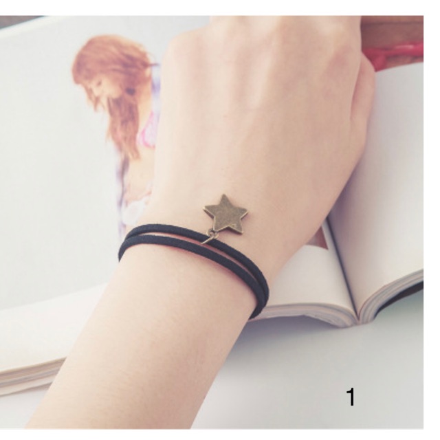 Vòng tay nữ ngẫu nhiên