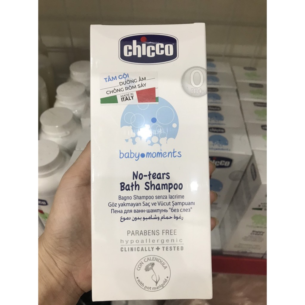 Sữa tắm gội Chicco cho bé từ hoa cúc và yến mạch OM+