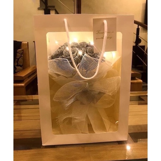 Bó hoa sáp 7 bông kim tuyến xinh xắn kèm túi thiệp đèn làm quà tặng sinh nhật