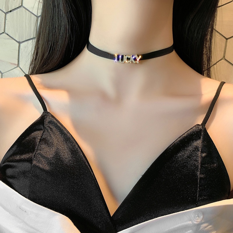 Vòng Cổ choker Ngắn Mặt Chữ Màu Đen Thời Trang Cho Nữ
