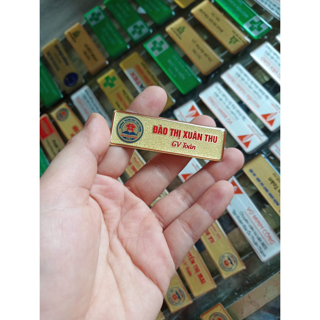 Thẻ tên đồng ăn mòn, thẻ tên cài áo