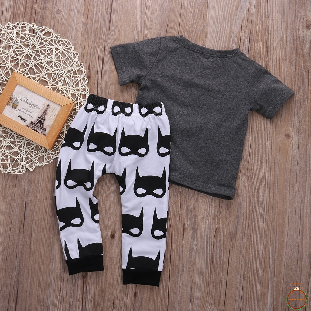 Set quần áo gồm áo thun tay ngắn hình batman dễ thương cho trẻ sơ sinh