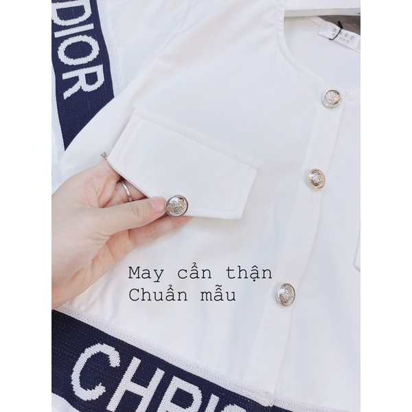 Set bộ quần trắng tay cộc chữ viền cổ tròn cúc đồng sang chảnh