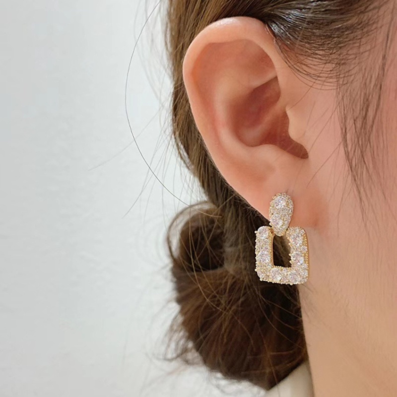 Khuyên Tai Đính Đá Lấp Lánh Phong Cách Hàn Quốc