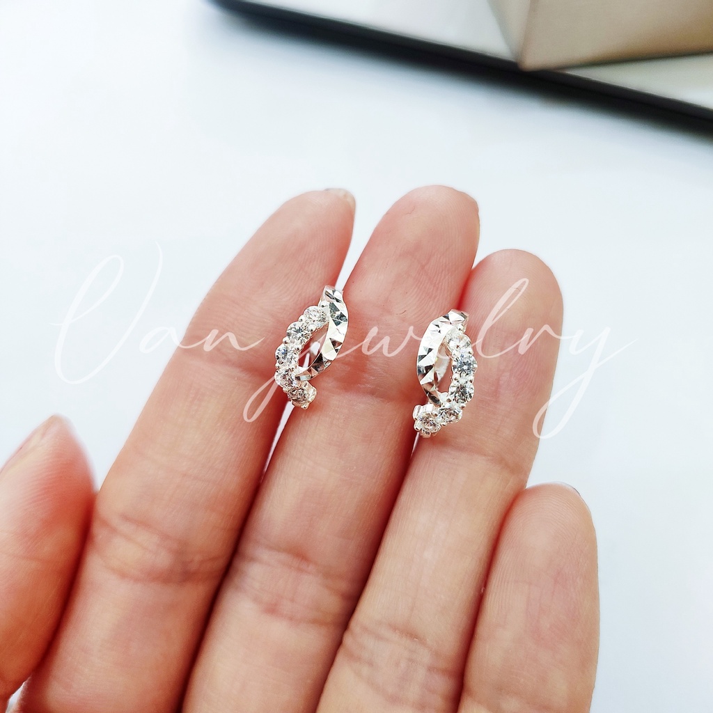 Bông tai bạc Bông tai tròn sát tai mặt sóng nạm đá sáng lấp lánh Van Jewelry V10476