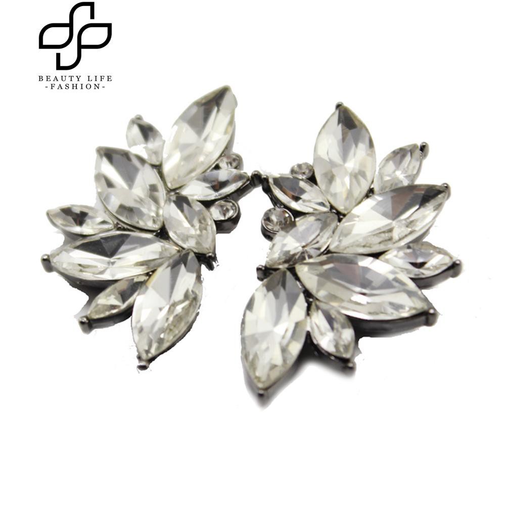 Hoa tai đính đá sang trọng dành cho nữ