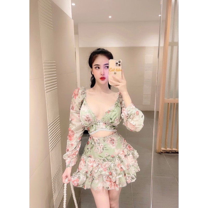 Set trang phục áo croptop và chân váy xoè tầng hoa