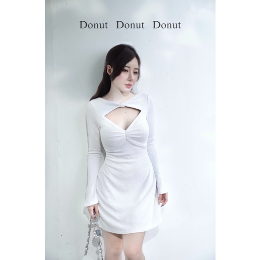 Váy body dài tay khoét lưng ngọc