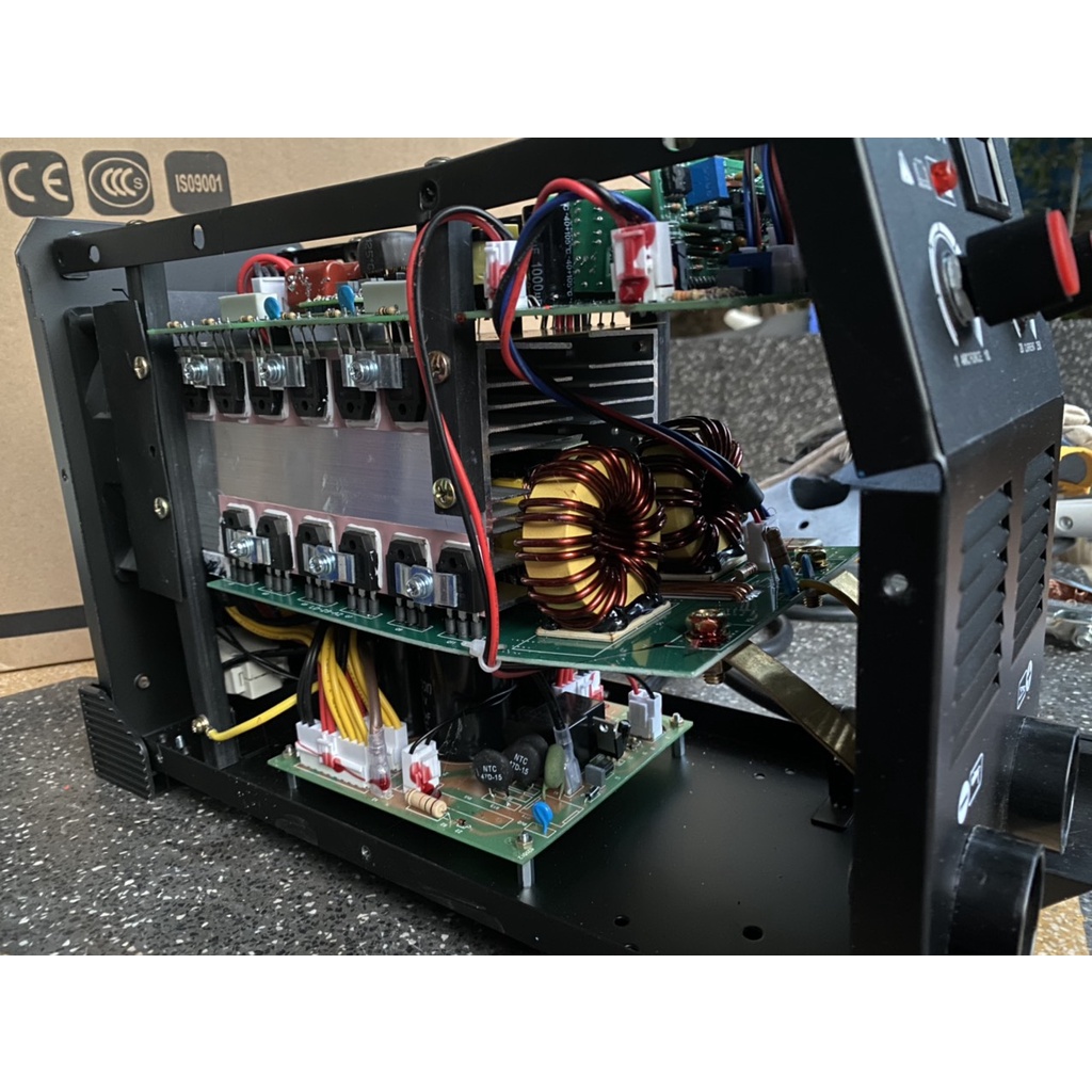 Máy Hàn Que RILAND ARC 250CT Chính Hãng Bảo Hành 12 Tháng