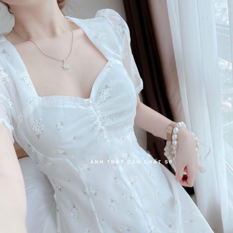 Đầm dạo phố tay ngắn họa tiết hoa phối nút bọc xẻ tà giữa xinh xắn - Daisy Dress | BigBuy360 - bigbuy360.vn