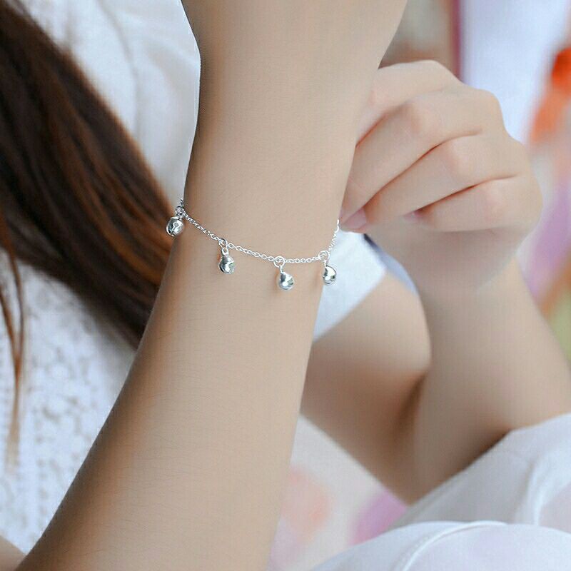 Lắc tay nữ inox gắn chuông thời trang cao cấp.