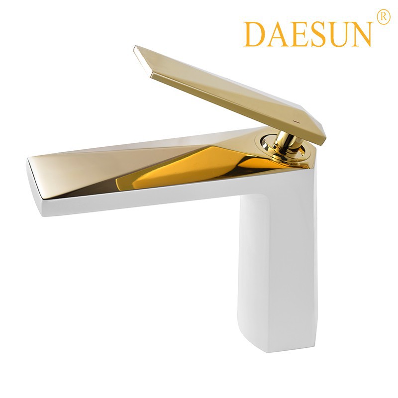 VÒI CHẬU LAVABO NÓNG LẠNH DAESUN DS 3223 .