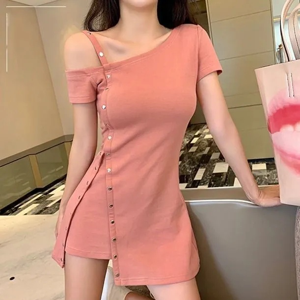 Đầm Lệch Vai Phối Nút Kim Loại Ngắn Tay Lệch Vai 35-65KG C8637
