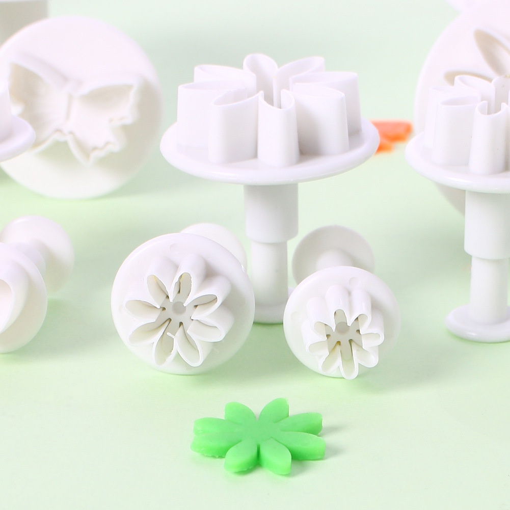 Set 33 Khuôn Cắt Làm Bánh Quy Đa Năng Tiện Dụng Hình Hoa Lá / Bướm / Trái Tim Xinh Xắn