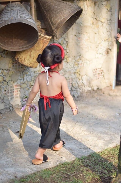 Áo yếm cho bé gái