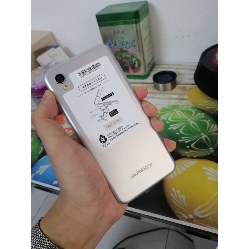 Điện thoại Sharp Android One S5, Chống nước