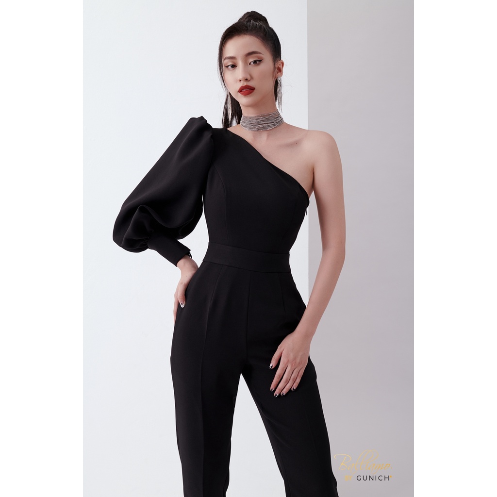 Jumpsuit lệch vai, tay phồng màu đen vải crepe Nhật Gunich