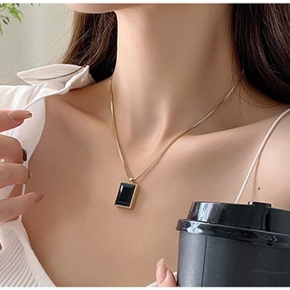Dây chuyền titan mặt đá đen