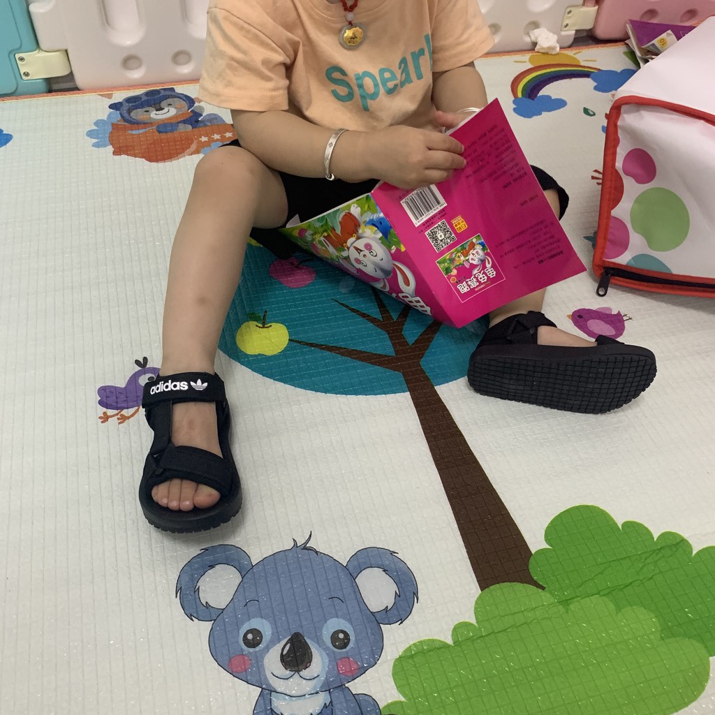 Adidas Xăng đan Thể Thao Siêu Nhẹ Thoáng Khí Chống Trượt Thời Trang Mùa Hè Cho Bé