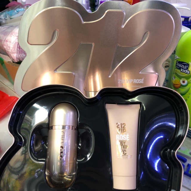 Set Nước hoa Nữ Carolina Herrera 212 Vip Rose 80ml + dưỡng thể 100ml