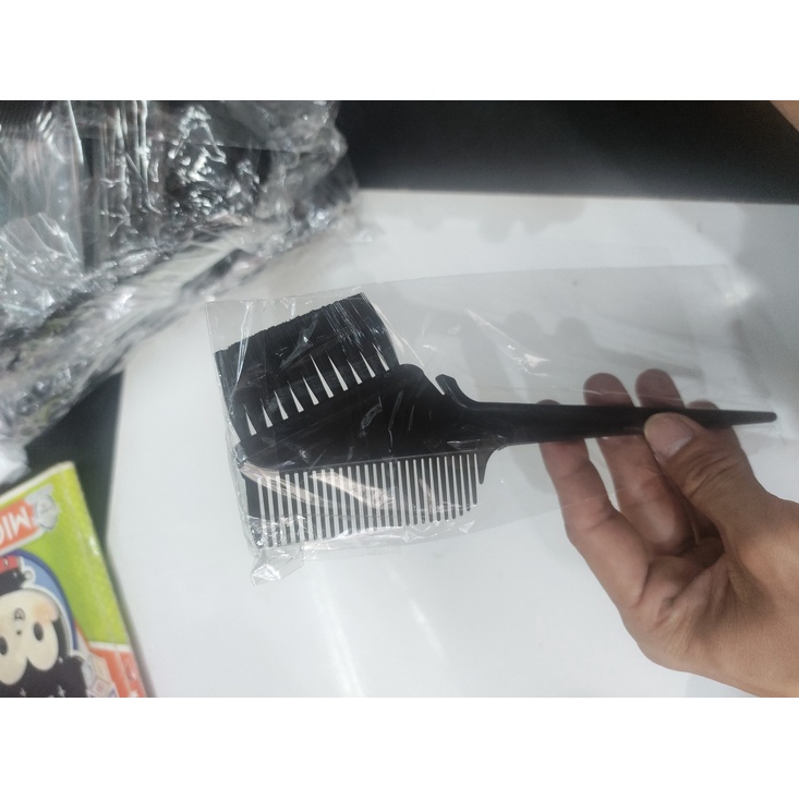 Lược nhuộm tóc 2 đầu lông đen (Cây)