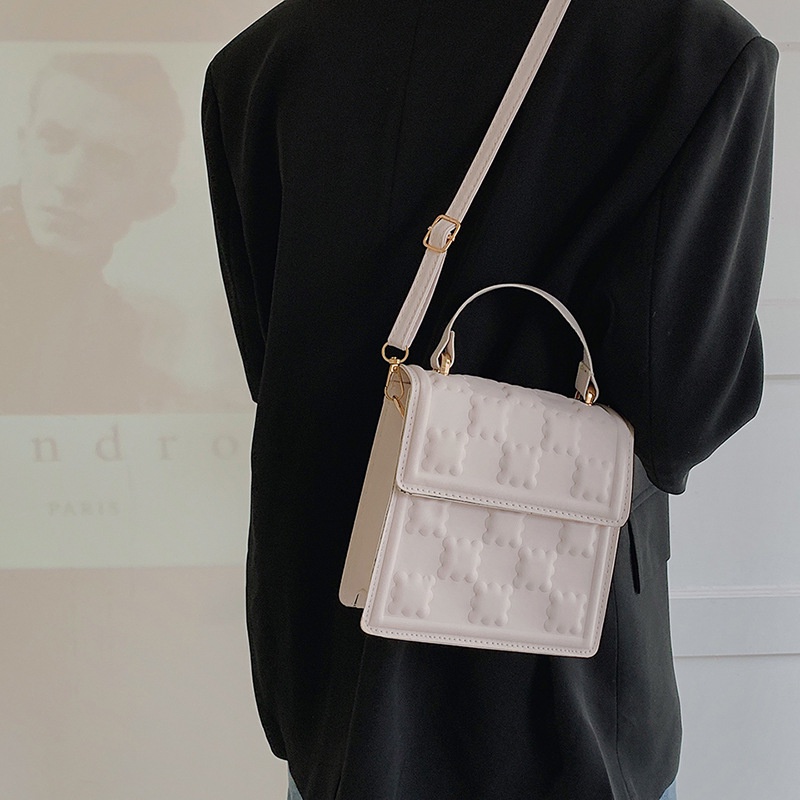 Túi Xách Đeo Vai Hình Vuông Dập Nổi Màu Trơn Phong Cách Thời Trang Hàn Quốc 2022