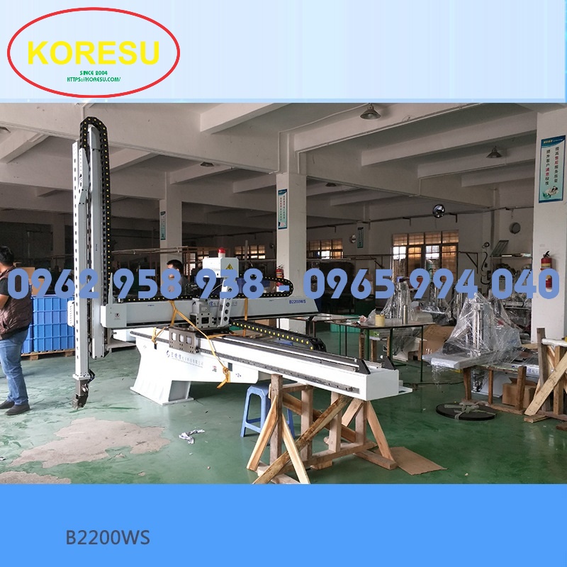 Cánh tay robot gắp sản phẩm cho máy ép phun dây