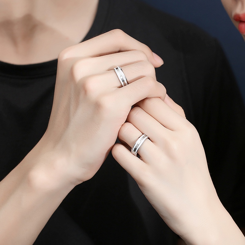 Nhẫn cặp đôi nam nữ DW khắc tên tình yêu theo yêu cầu