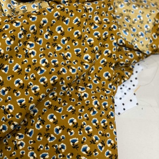 Vải lụa hoa vàng