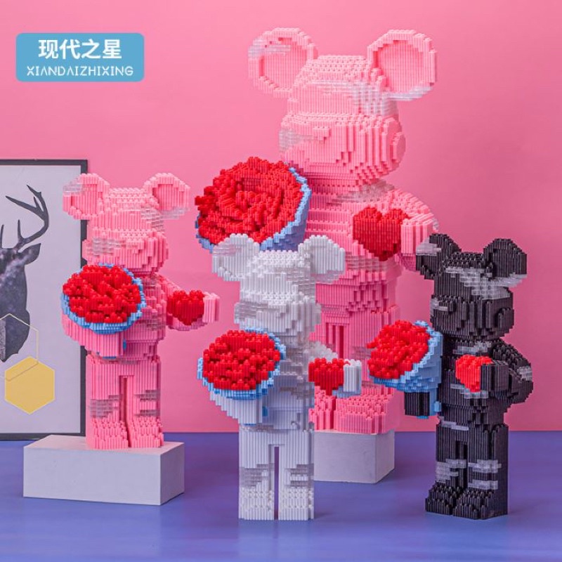 Xếp hình gấu bearbrick cầm hoa size to 55cm
