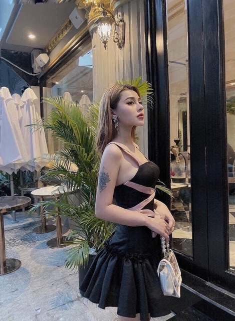 Váy 2 dây duy băng ôm bên trên , xoè phần dưới váy