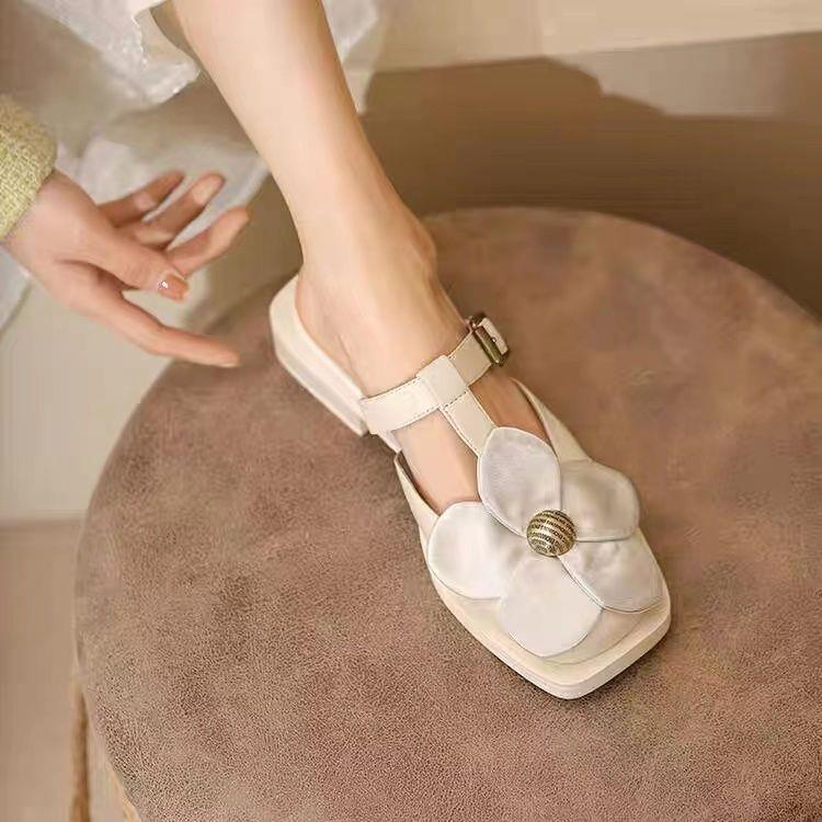 Giày Một Nửa Khóa Kim Loại Thiết Kế Hoa Kim Loại Nửa Đế Phong Cách Retro Châu Âu Cho Nữ Sinh Đại Học