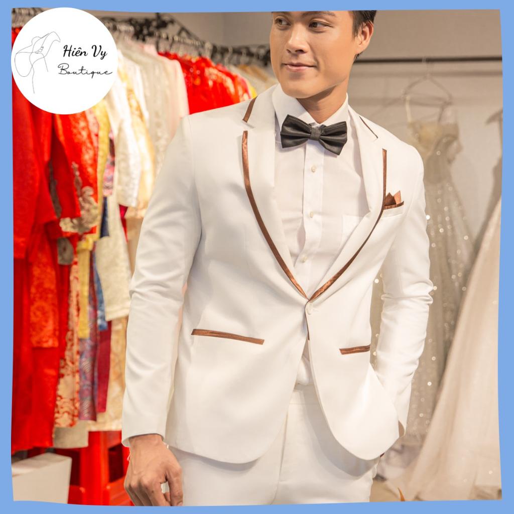 Bộ vest nam trắng viền nâu, suits sartorial, form ôm Hiên Vy Boutuique.