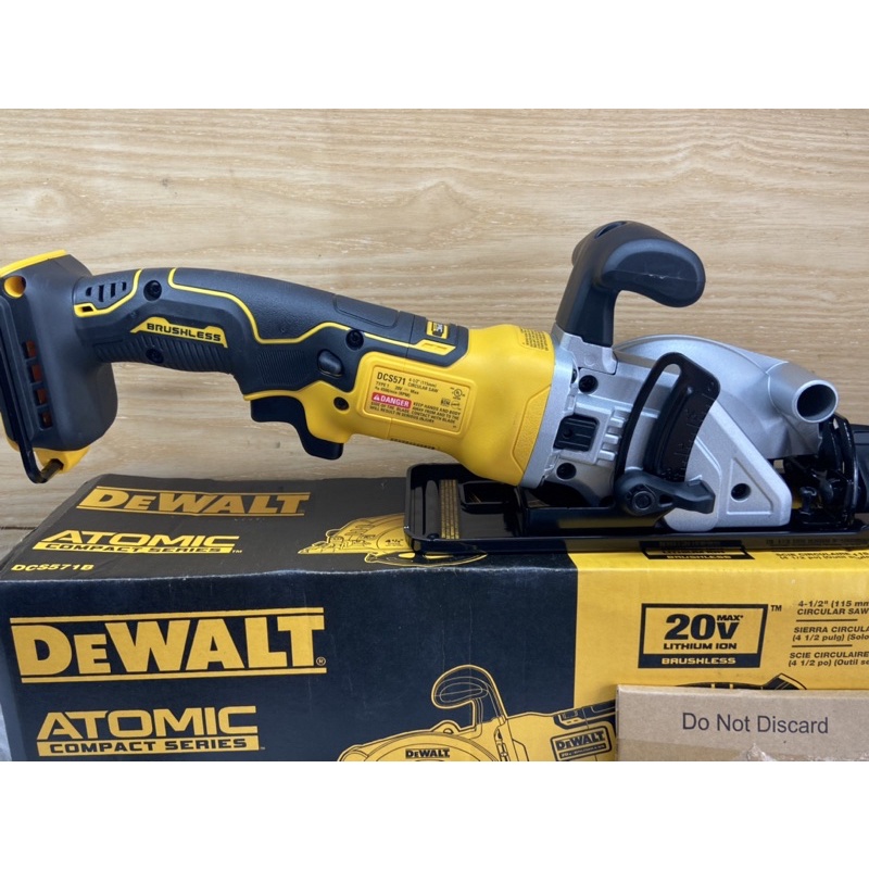 CƯA GỖ DEWALT DCS571 Usa