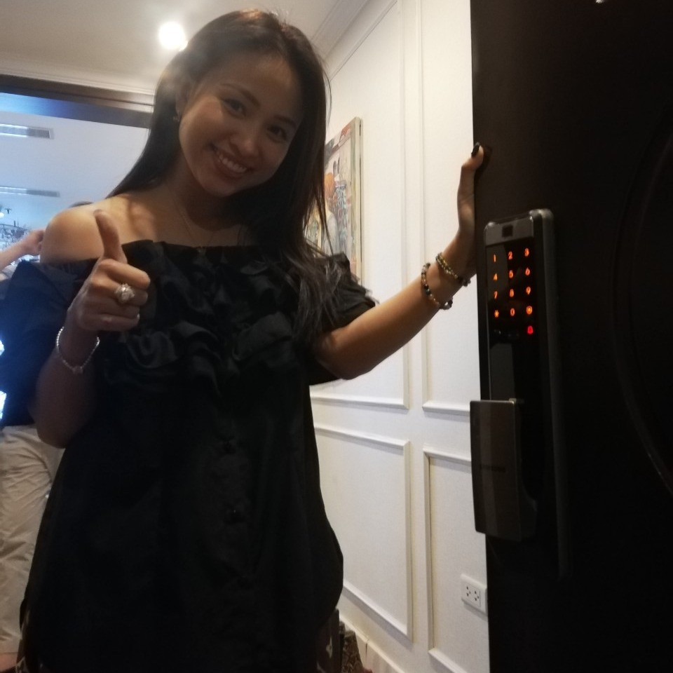 Khóa cửa điện tử 