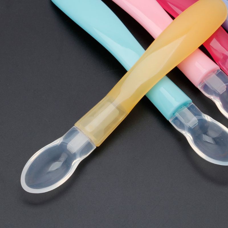 Muỗng ăn bằng silicon an toàn cho bé