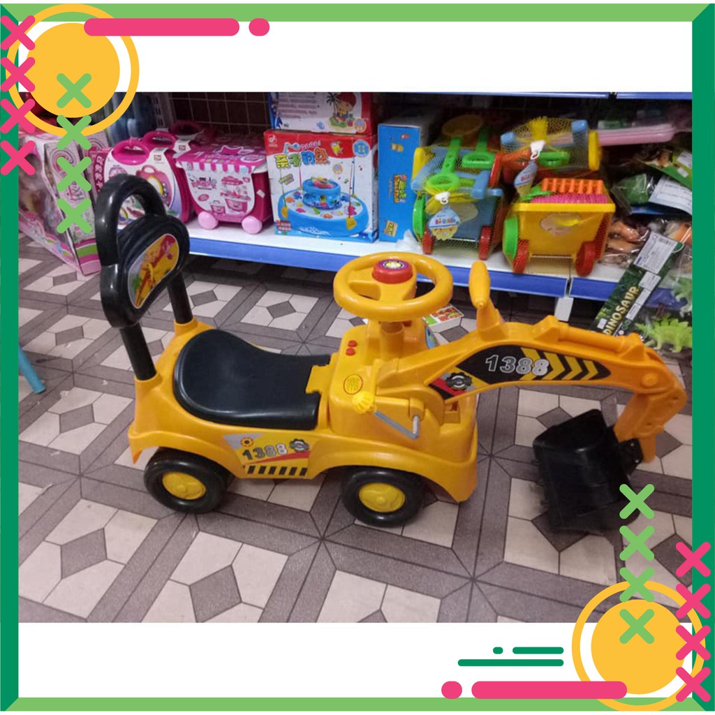 Xe cẩu chòi chân cho bé
