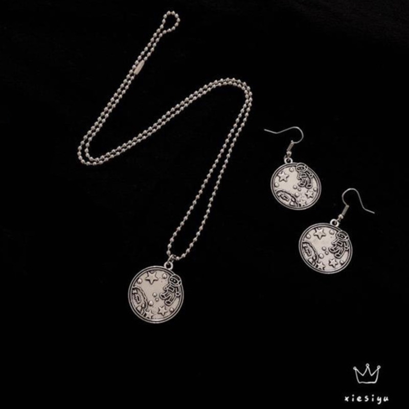 [Giao Hàng Miễn Phí] Set Dây Chuyền + Bông Tai Hình Phi Hành Gia Đính Hạt Tròn 22130