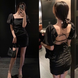 ĐẦM ĐEN CỔ VUÔNG ĐAN LƯNG RÚT DÂY