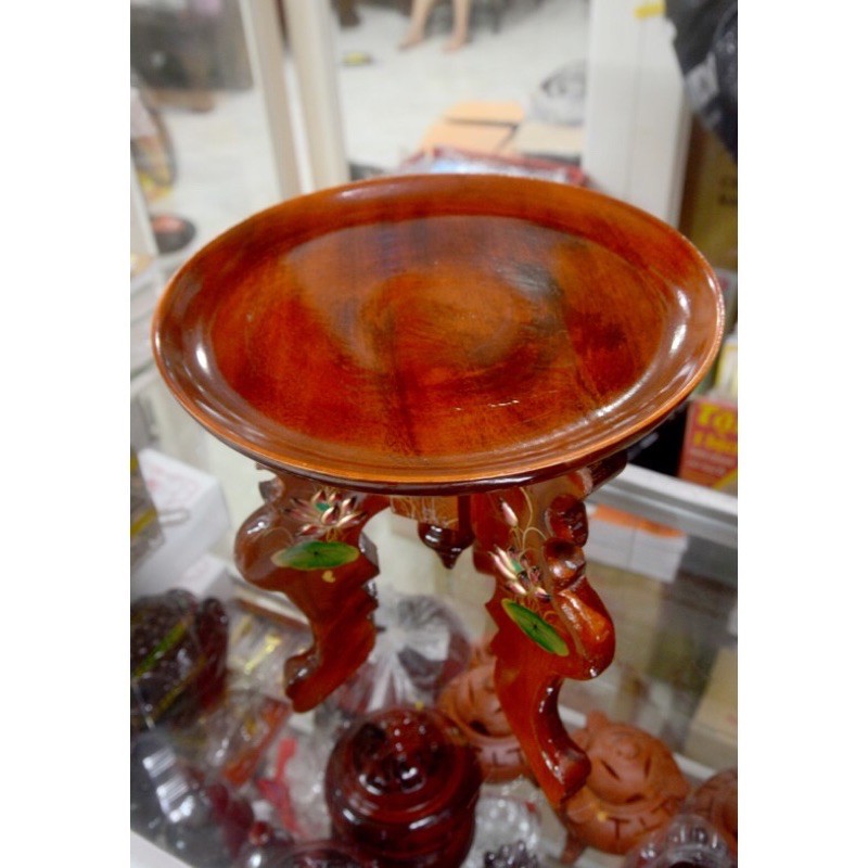 chò gỗ 3 chân đặt đĩa trái cây thờ cúng khắc hoa sen nổi