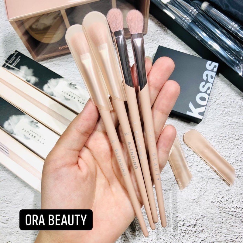 Cọ phấn mắt FENTY Beauty - Precision Blending Brush 230