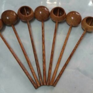 Gáo dừa múc rượu