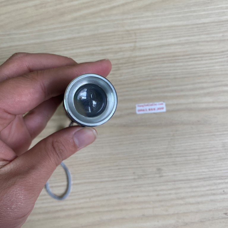 Đèn pin siêu sáng mini Ultrafire C31 zoom xa gần, có bóng led sườn, có nam châm ở đuôi ₫ 170.000₫