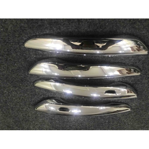 Ốp trang trí tay và hõm cửa dành cho xe mazda 3 2020 mẫu mạ crom