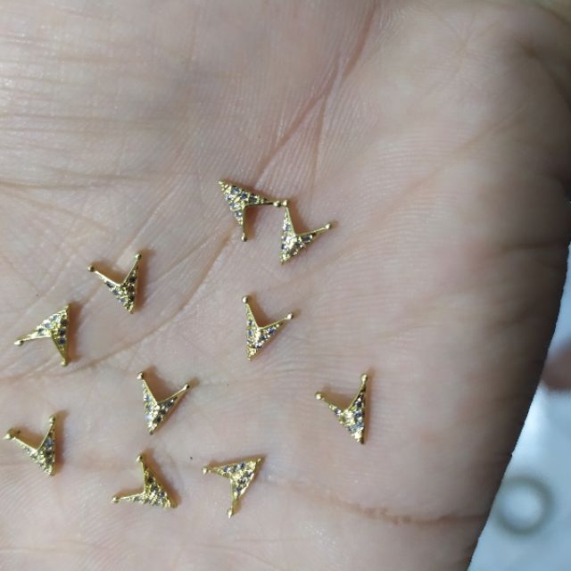 Charm gắn đá đắt tiền