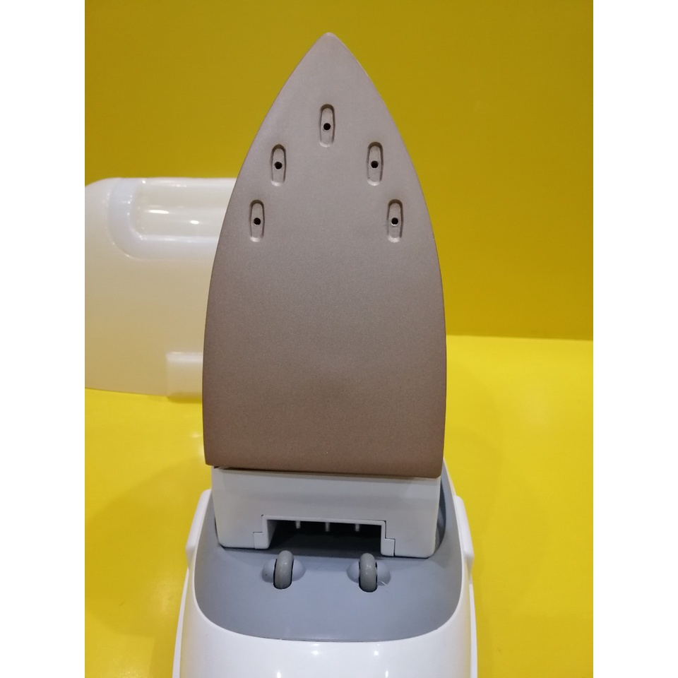 Bàn ủi (bàn là) hơi nước không dây nội địa Nhật Vegee CSI-AE55