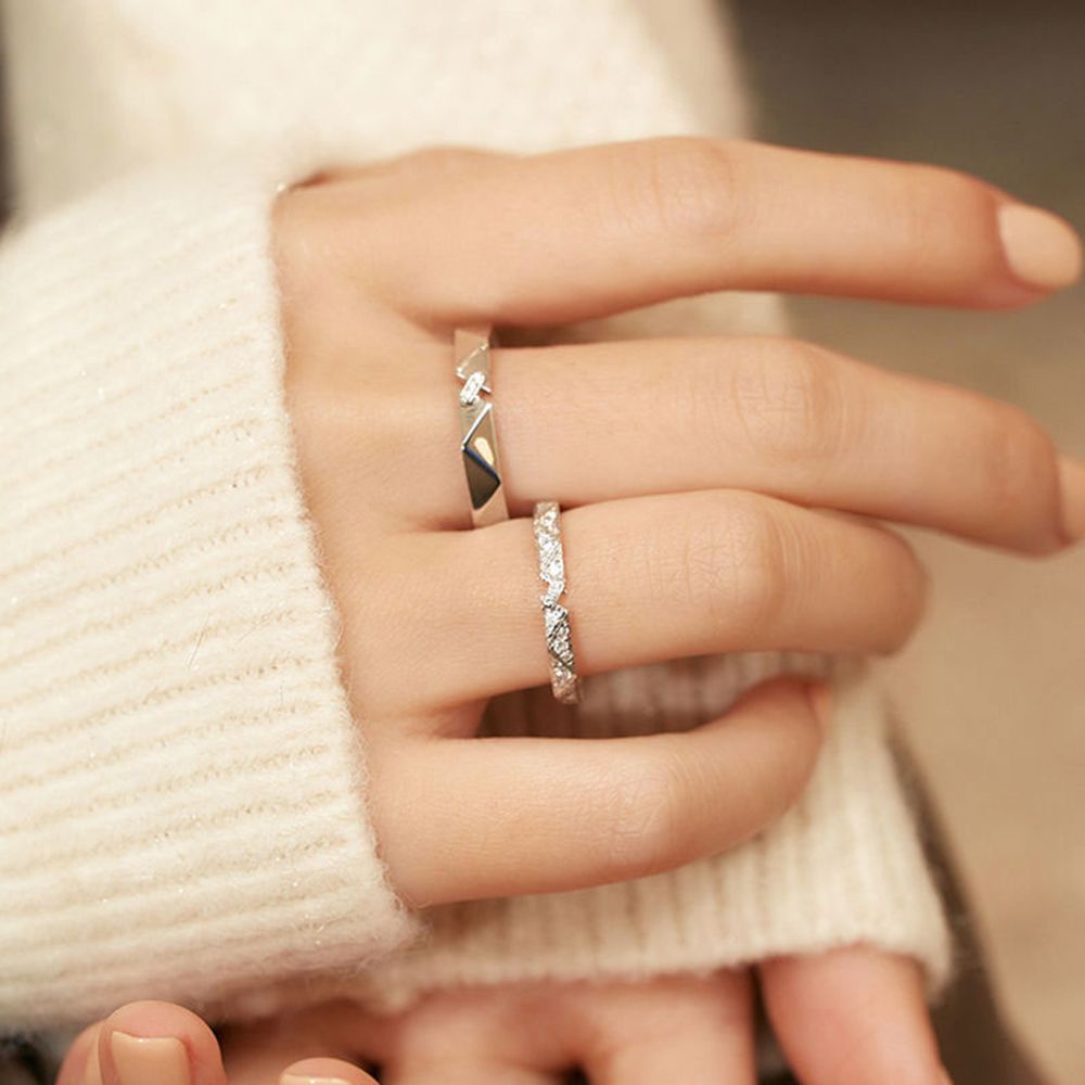 Nhẫn Đính Hôn Nam Nữ Mặt Tam Giác Đính Đá Sang Trọng